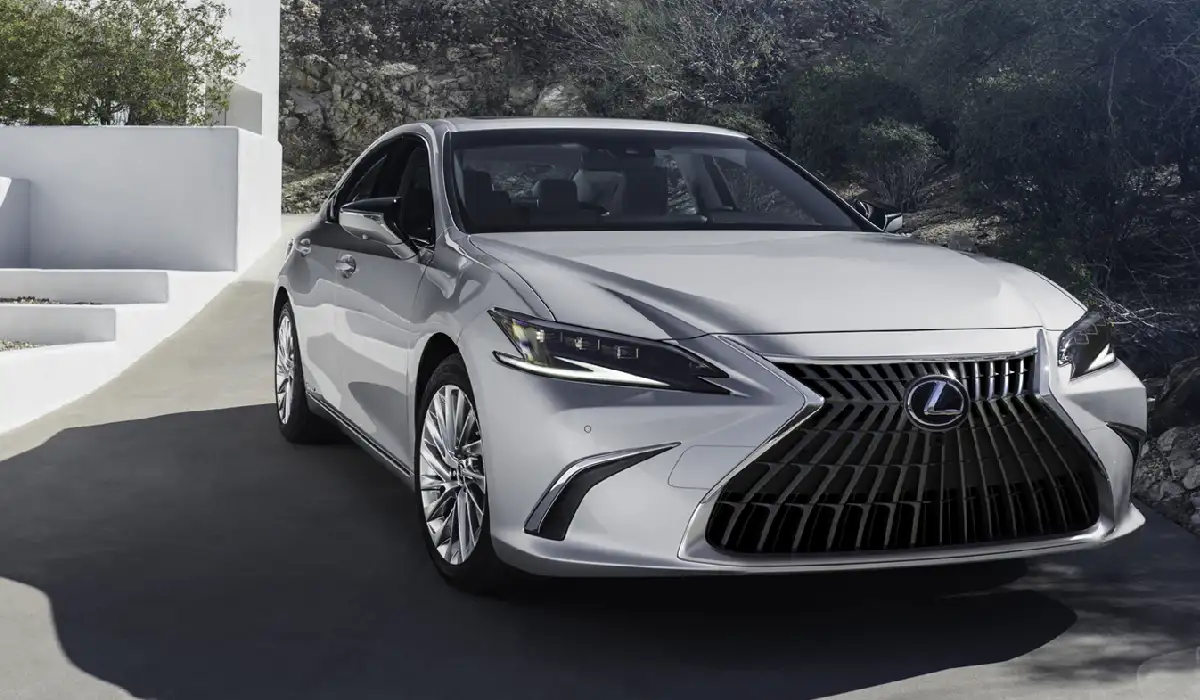 Lexus - ES 300h Exquisite - Luxury Car Rentals - Preowned Luxury Car - Exclusive Concierge Club.webp